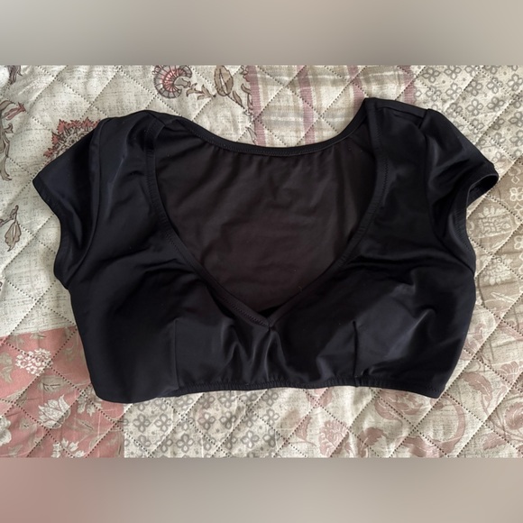 🖤🔥Victoria’s Secret black swim top purchased and never worn. Sz. L NWOT🖤🔥 - Picture 5 of 9